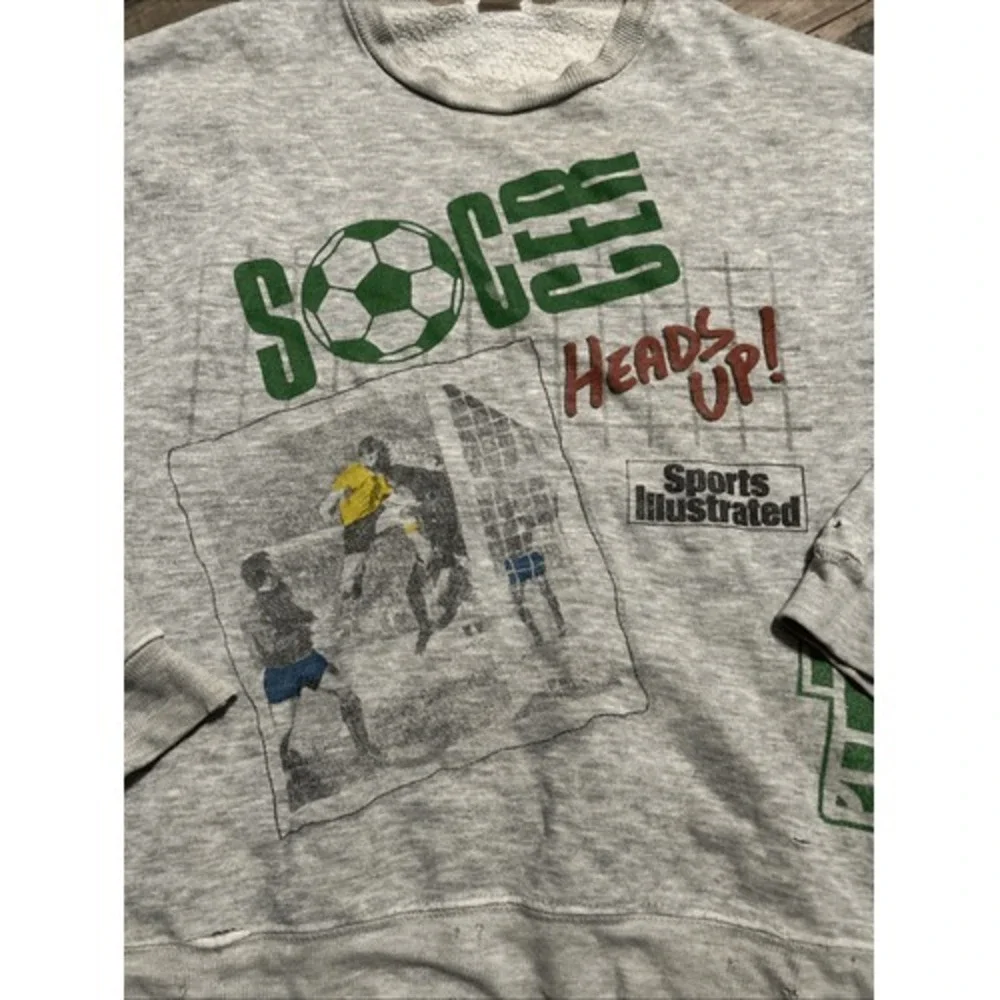 Vintage 90s Sports Illustrated Gray Sweatshirt‎  L Soccer Rare USA Distressed